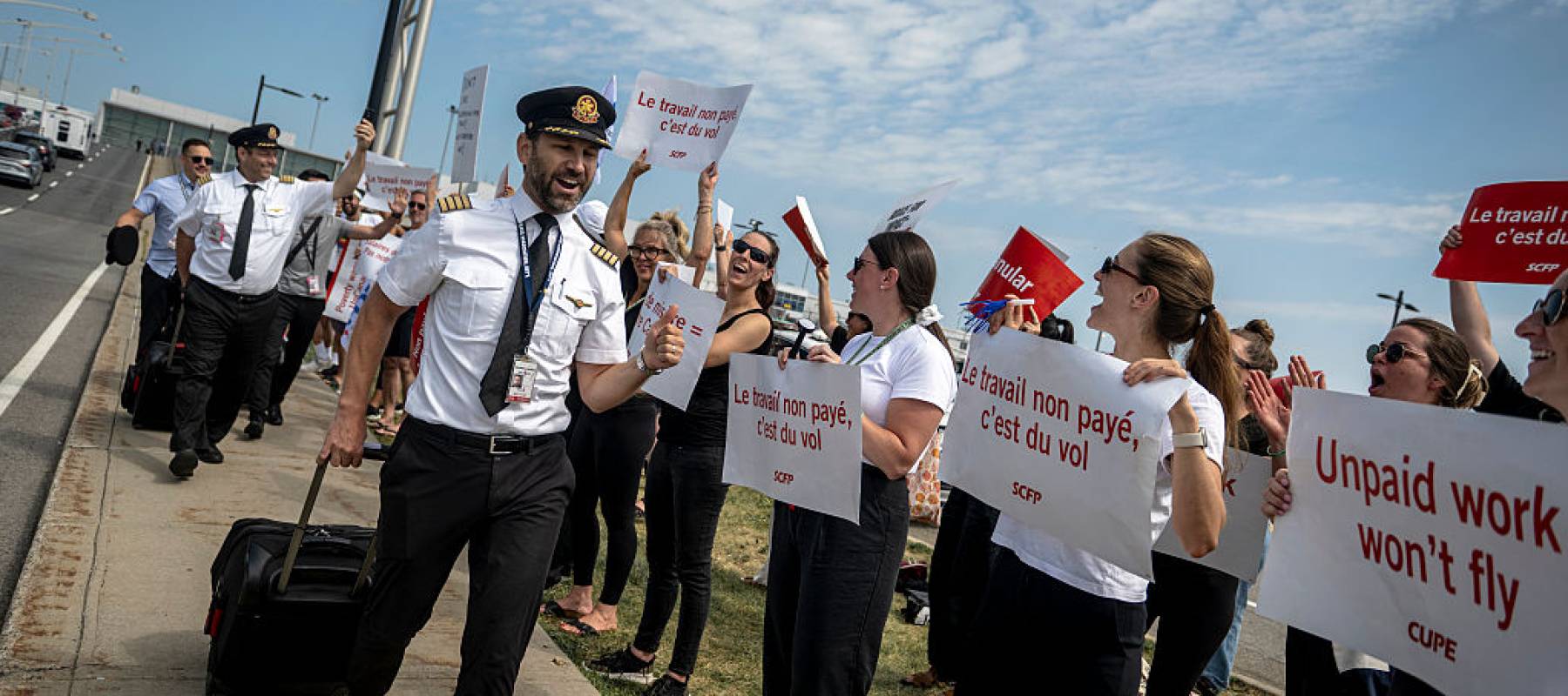 Pilots show their support for Air Canada flight attendants participating in a general strike at Montréal-Pierre Elliott Trudeau International Airport on August 16, 2025