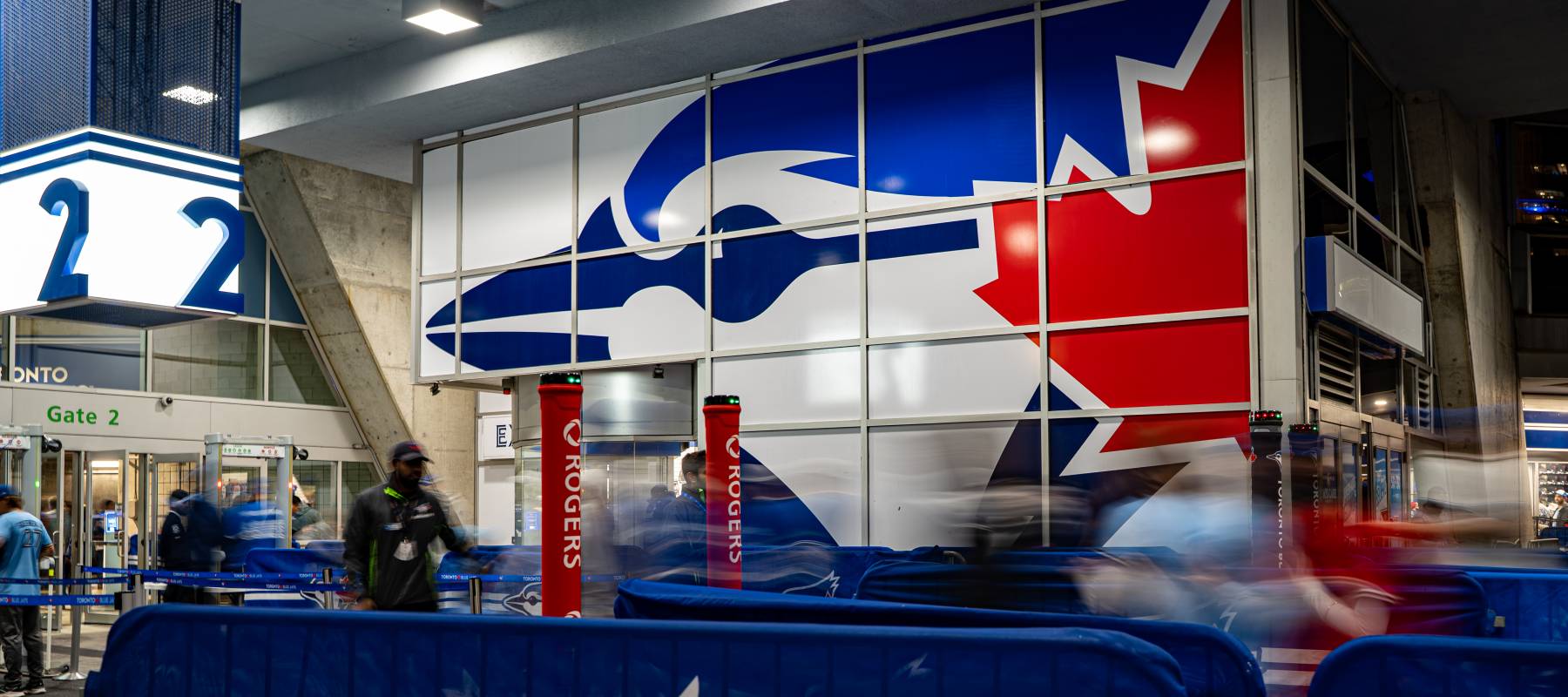 View of fans entering Rogers Centre before the Blue Jays game. Toronto, Canada (October 20, 2025).