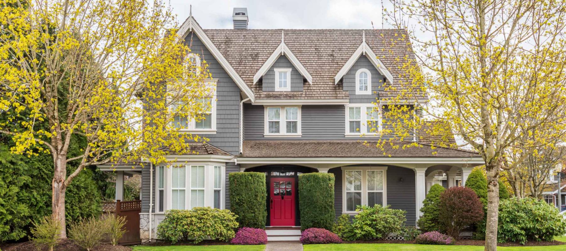 Houses in suburb at Summer in the north America. Luxury houses with nice landscape.