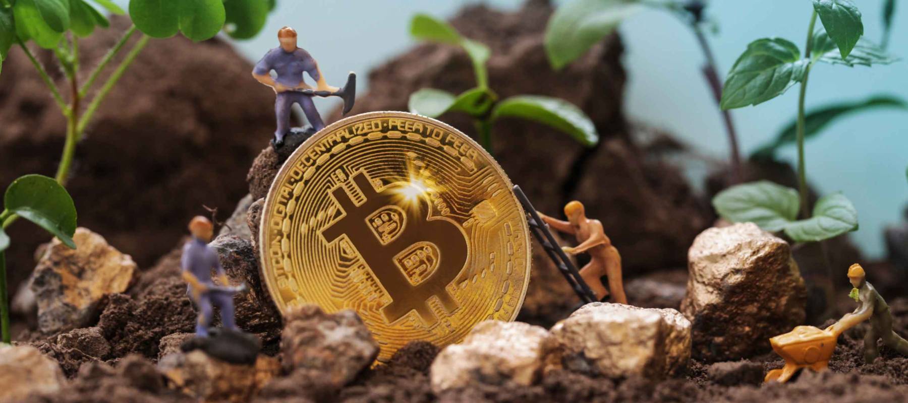 Environmental, Social and Governance. Renewable Cryptocurrency Mining. Miner figurines digging ground to uncover big Gold bitcoin. Eco-friendly cryptocurrencies.