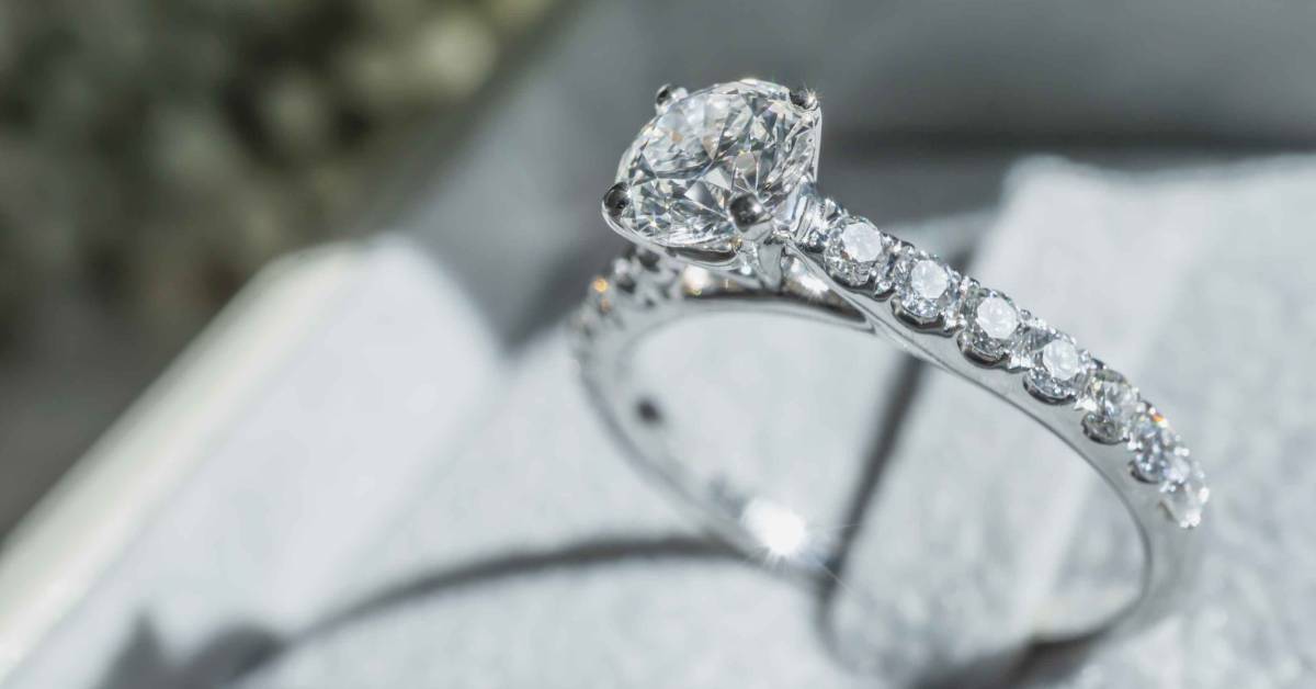 Diamond Engagement Rings, Bracelets & Earrings Jewellery | Diamonds Factory  Canada