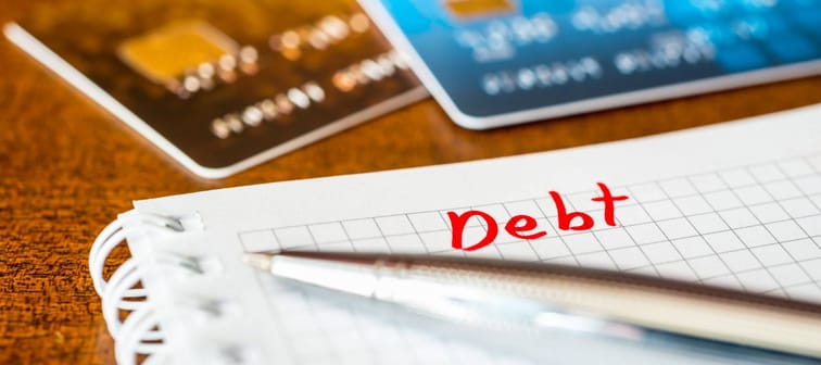 Debt payments, the calculation of the balance, a credit cards on the table
