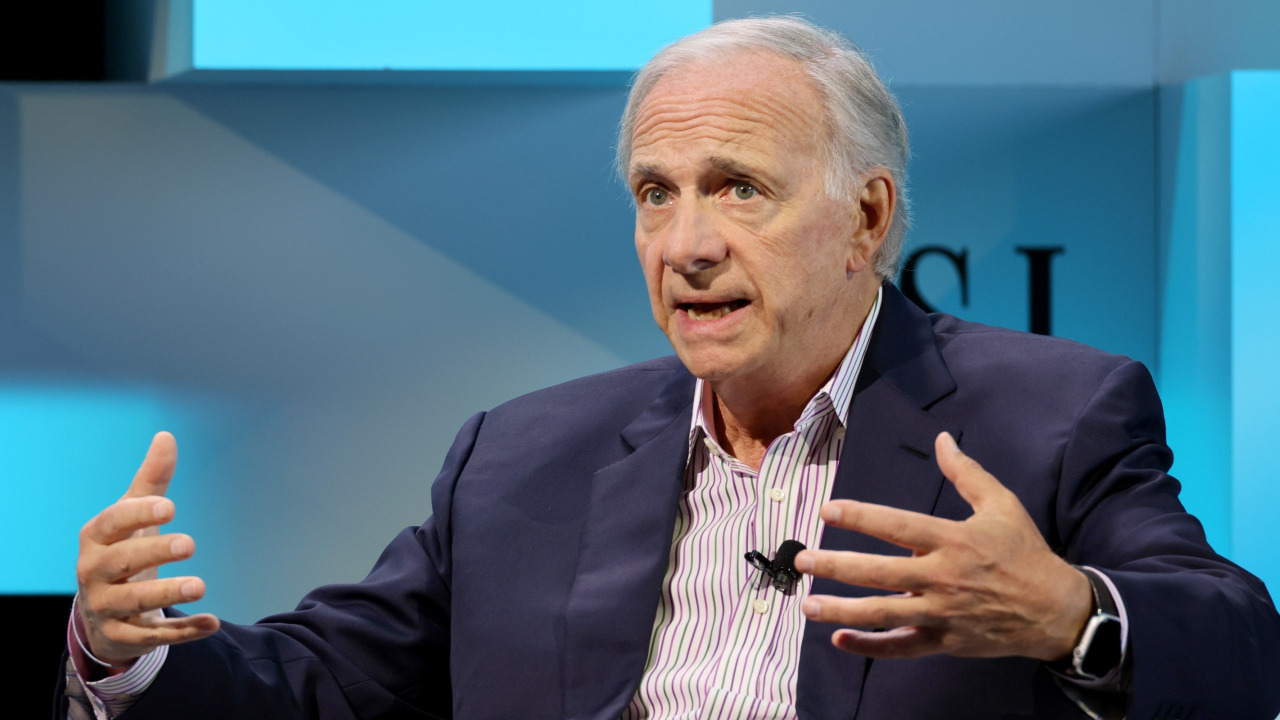 Ray Dalio warns U.S. markets resemble 1929 and 2000 bubbles — here's how much U.S. exposure Canadians hold in XEQT and VEQT and what to do about it