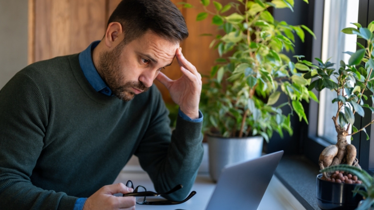 7 out of 10 Canadians feel anxious about investing, CIBC finds — how emotional trading costs you money and what TFSA and RRSP investors need to know
