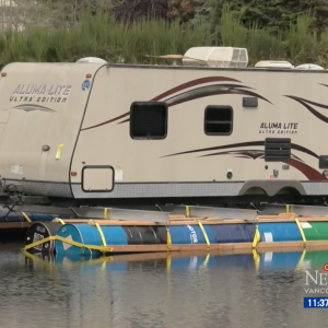Trailer house boat