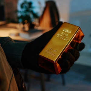 Stealing gold bars